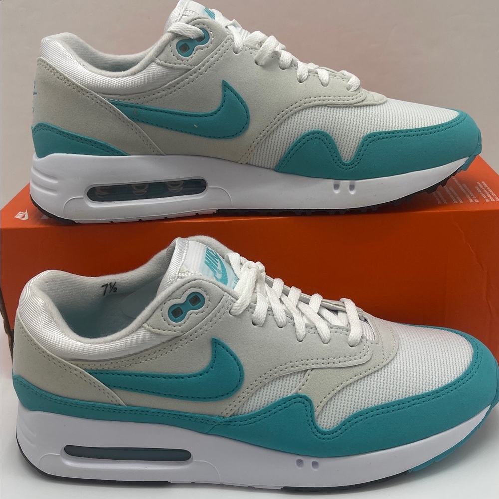 NIKE AIR MAX 1 '86 OG G
WHITE/DUSTY CACTUS
BLANC/PLATINE PUR/CACTUS FANE
Sneaker